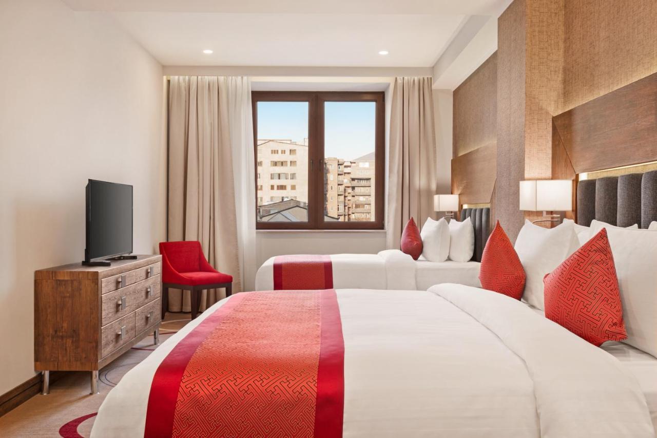 Ramada Hotel & Suites By Wyndham Yerevan Exterior photo