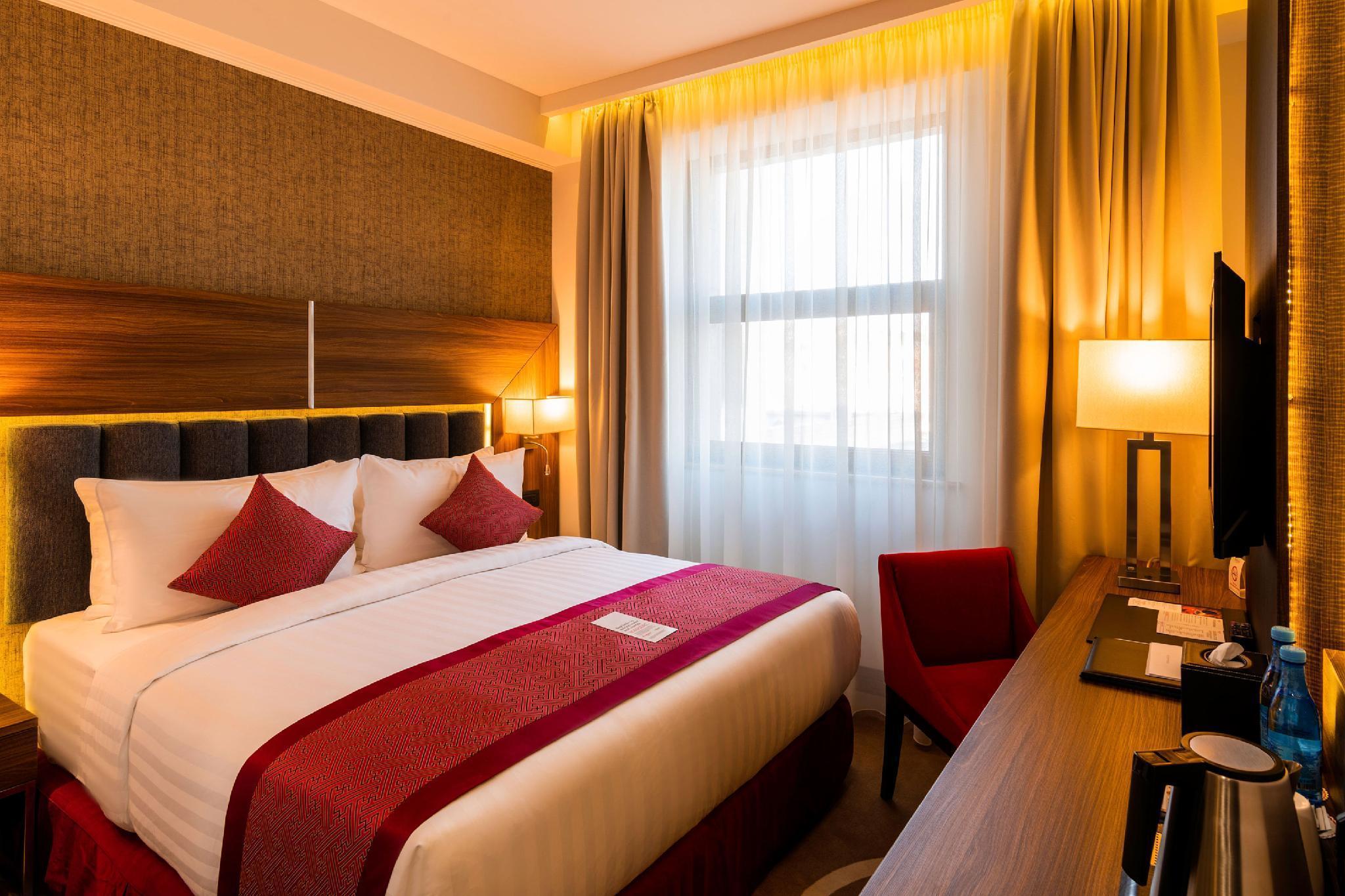 Ramada Hotel & Suites By Wyndham Yerevan Exterior photo