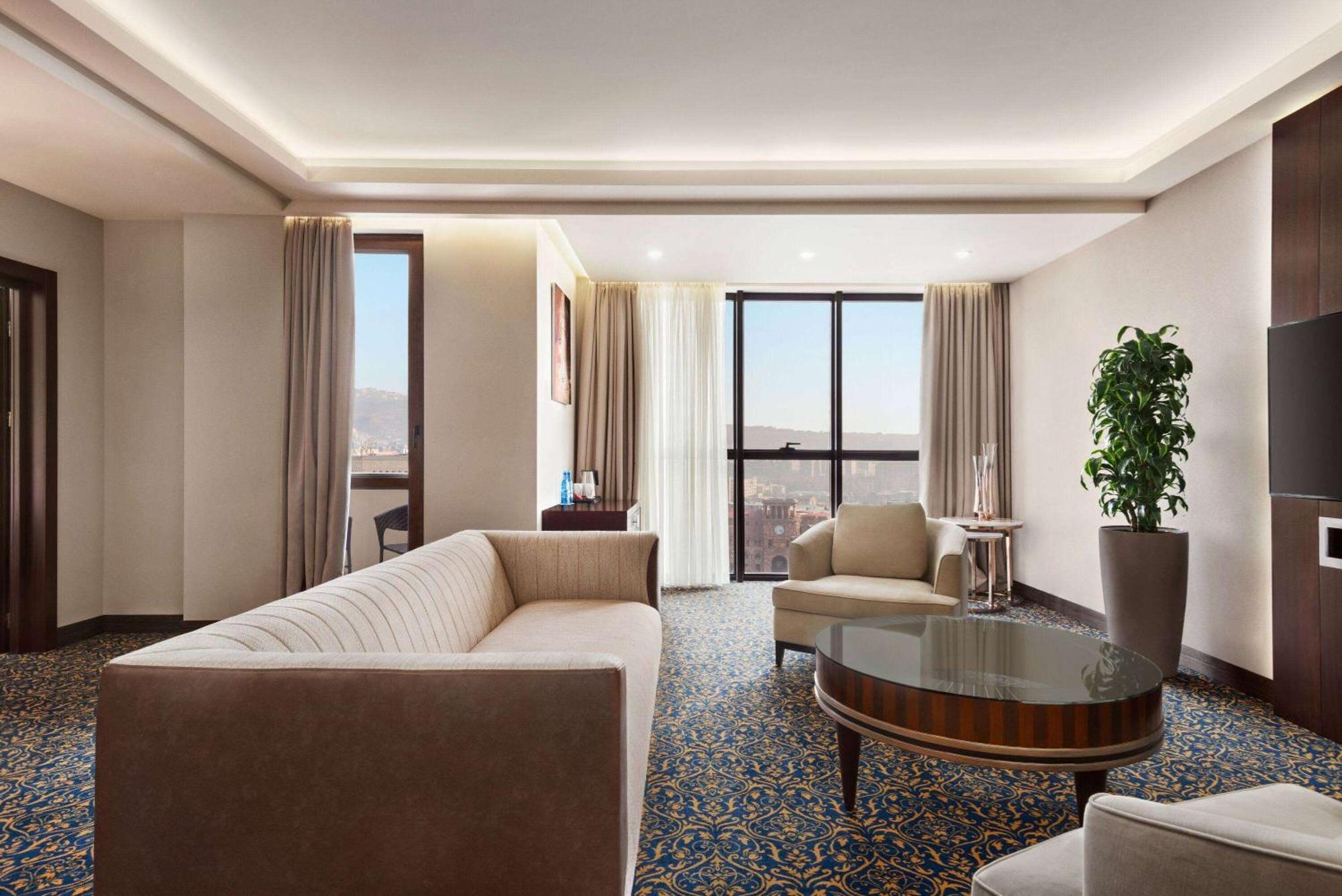 Ramada Hotel & Suites By Wyndham Yerevan Exterior photo