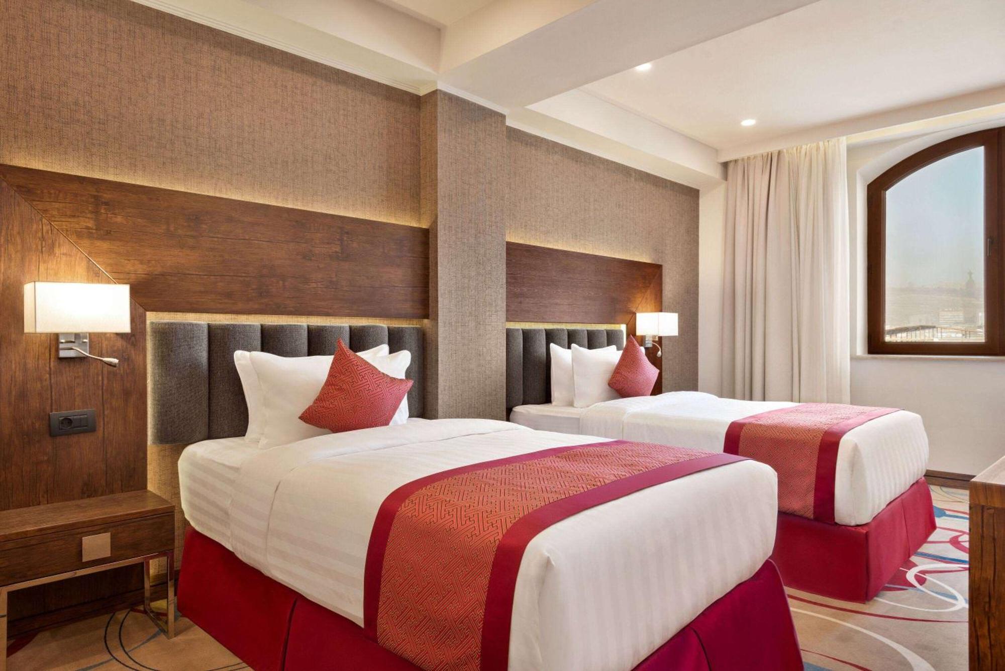 Ramada Hotel & Suites By Wyndham Yerevan Exterior photo