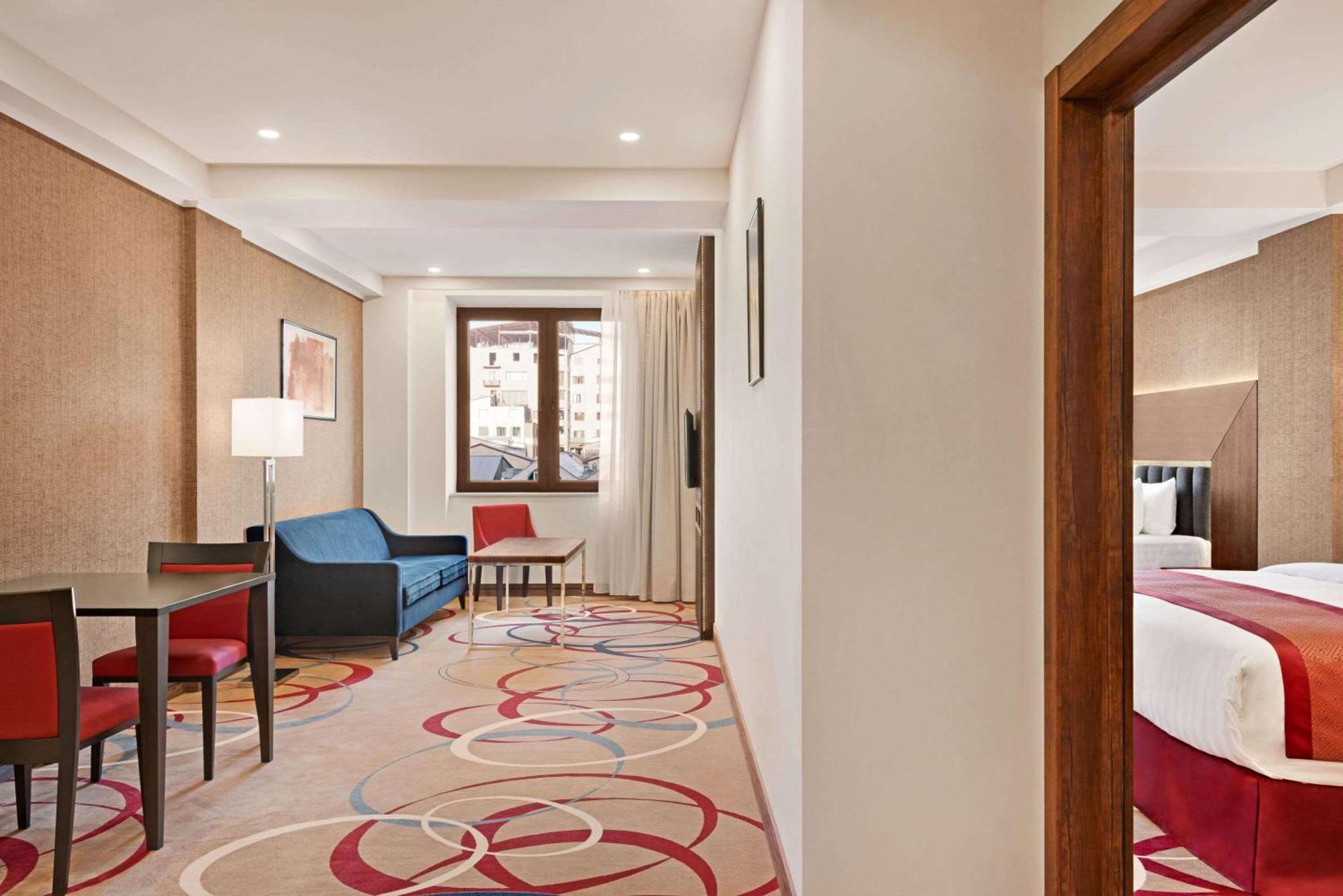 Ramada Hotel & Suites By Wyndham Yerevan Exterior photo