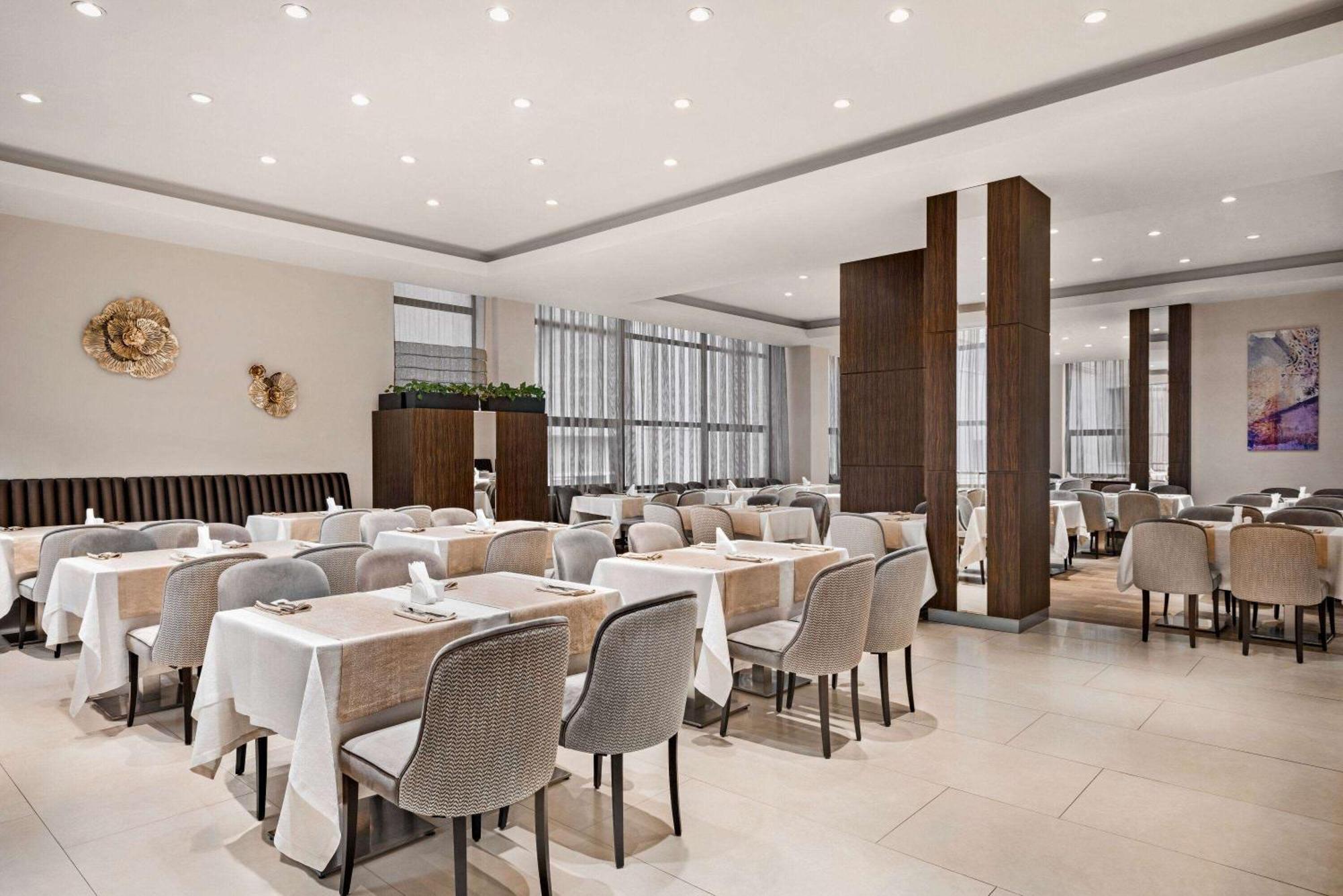 Ramada Hotel & Suites By Wyndham Yerevan Exterior photo