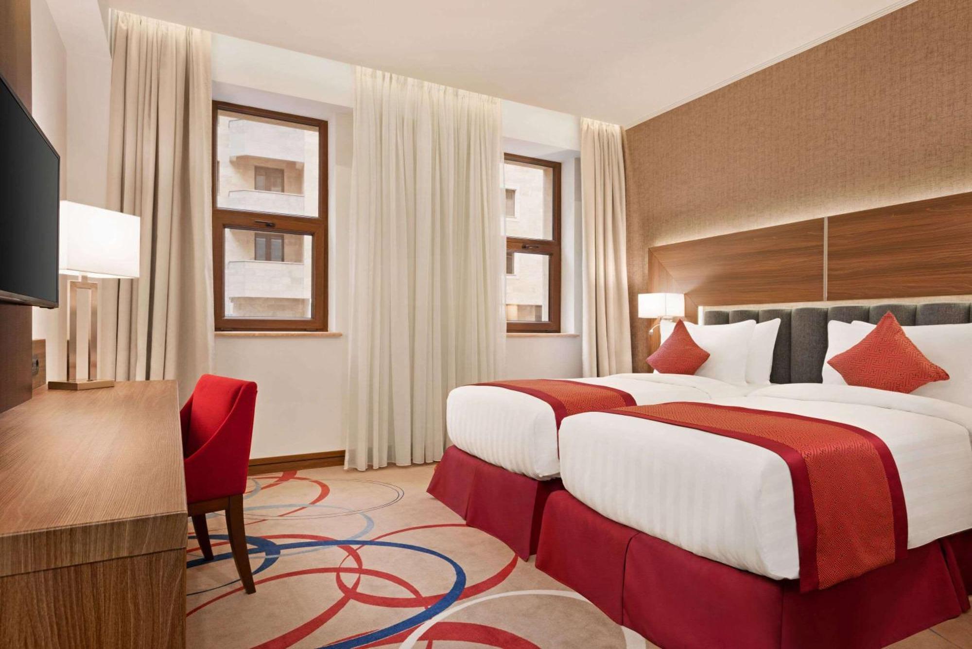 Ramada Hotel & Suites By Wyndham Yerevan Exterior photo
