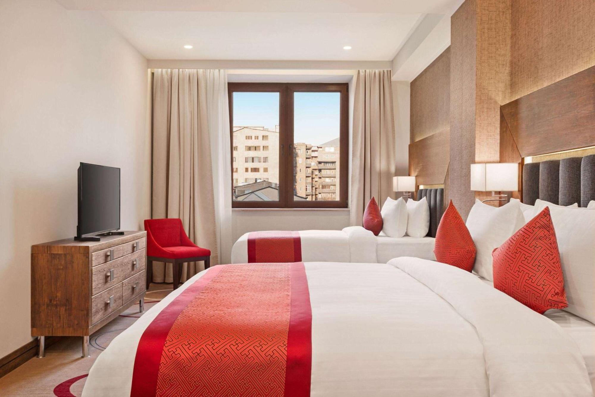 Ramada Hotel & Suites By Wyndham Yerevan Exterior photo
