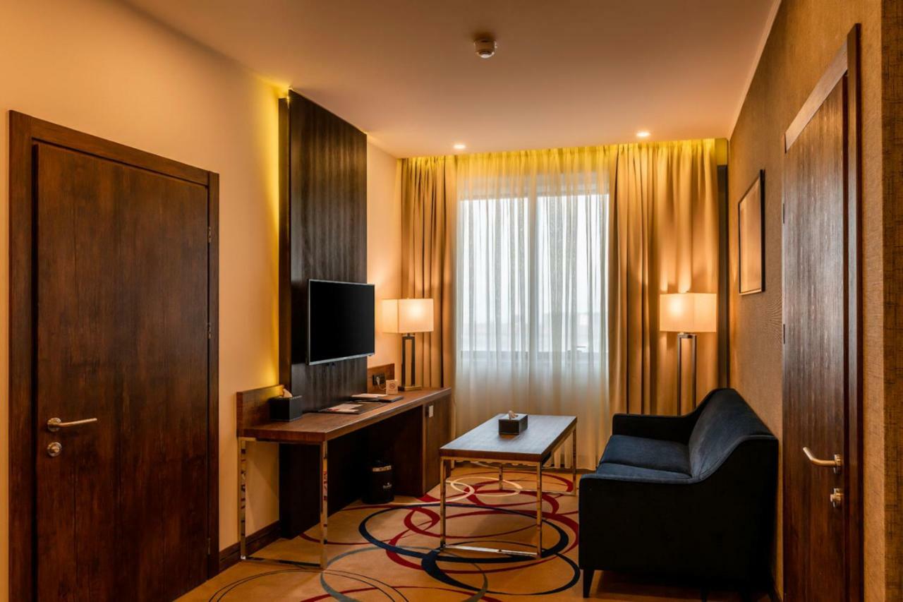 Ramada Hotel & Suites By Wyndham Yerevan Exterior photo