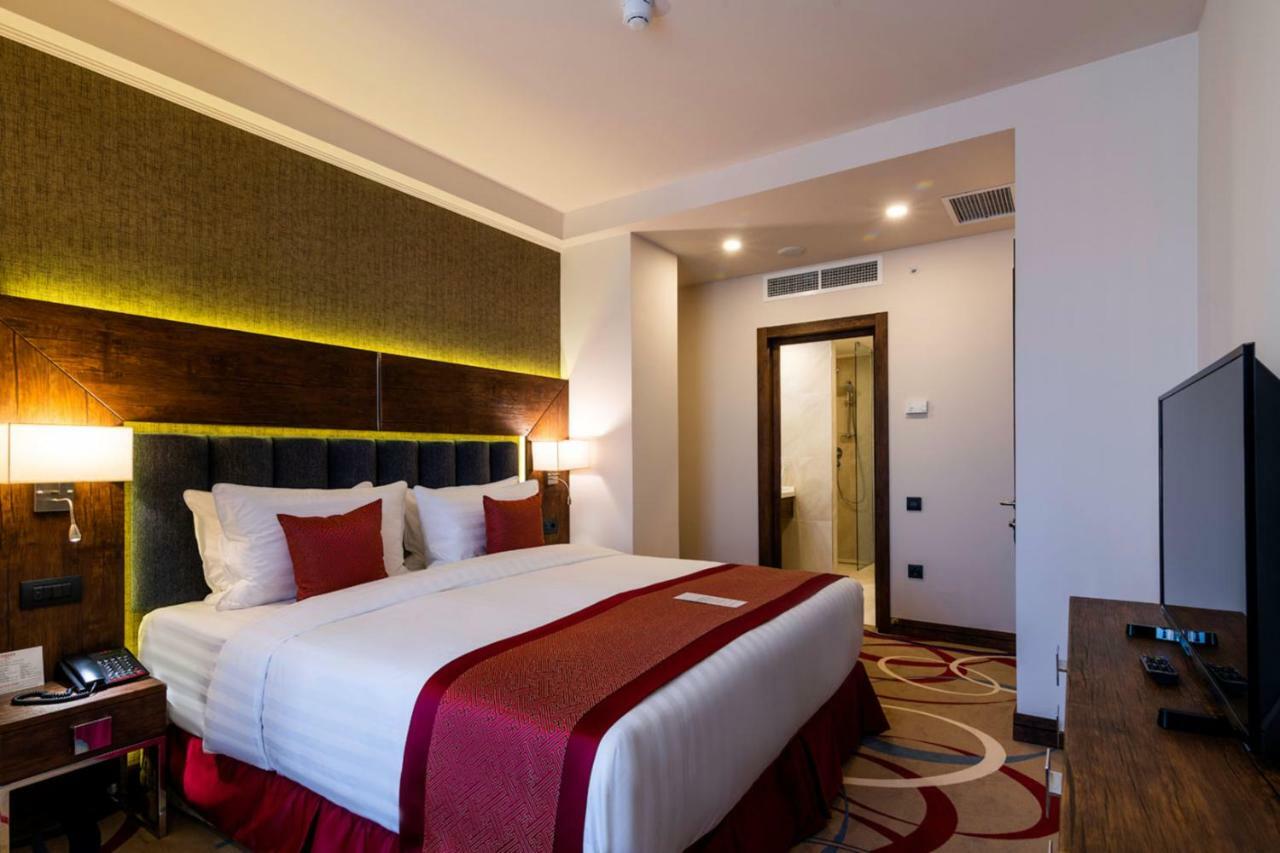 Ramada Hotel & Suites By Wyndham Yerevan Exterior photo