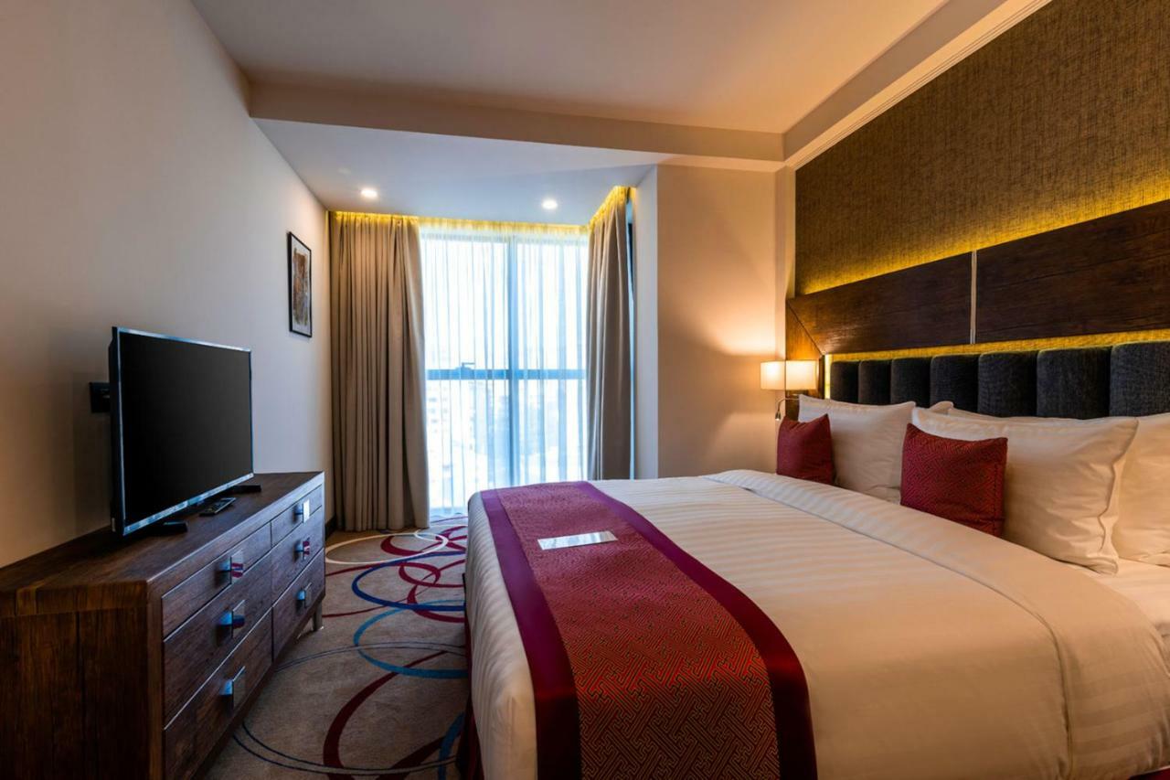 Ramada Hotel & Suites By Wyndham Yerevan Exterior photo