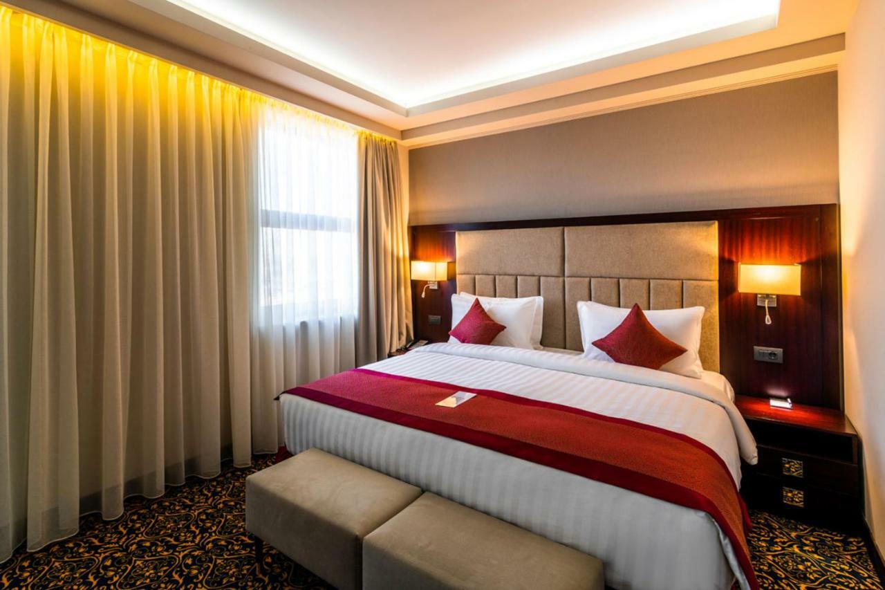 Ramada Hotel & Suites By Wyndham Yerevan Exterior photo
